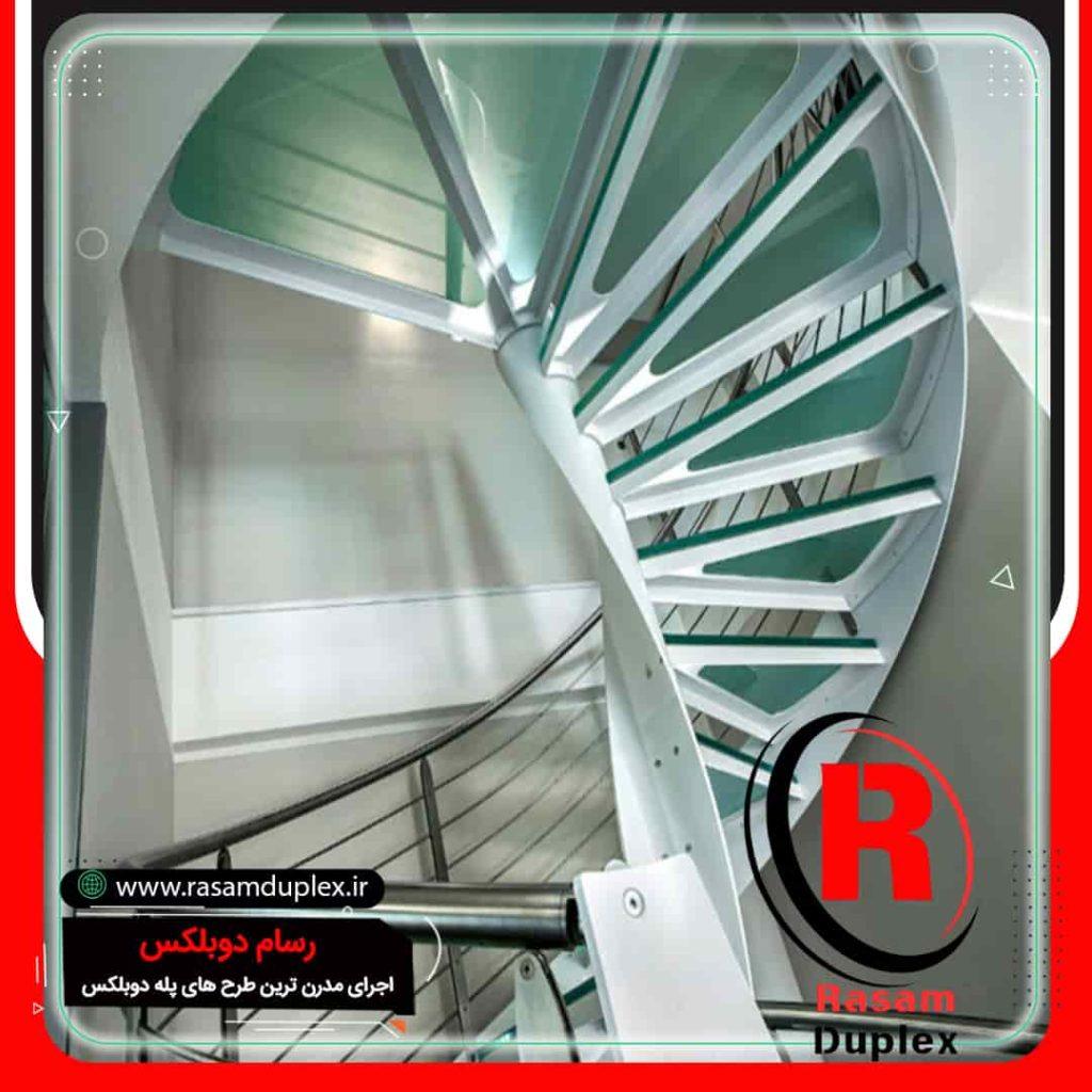 پله مارپیچ حول محور شیشه ای استیل