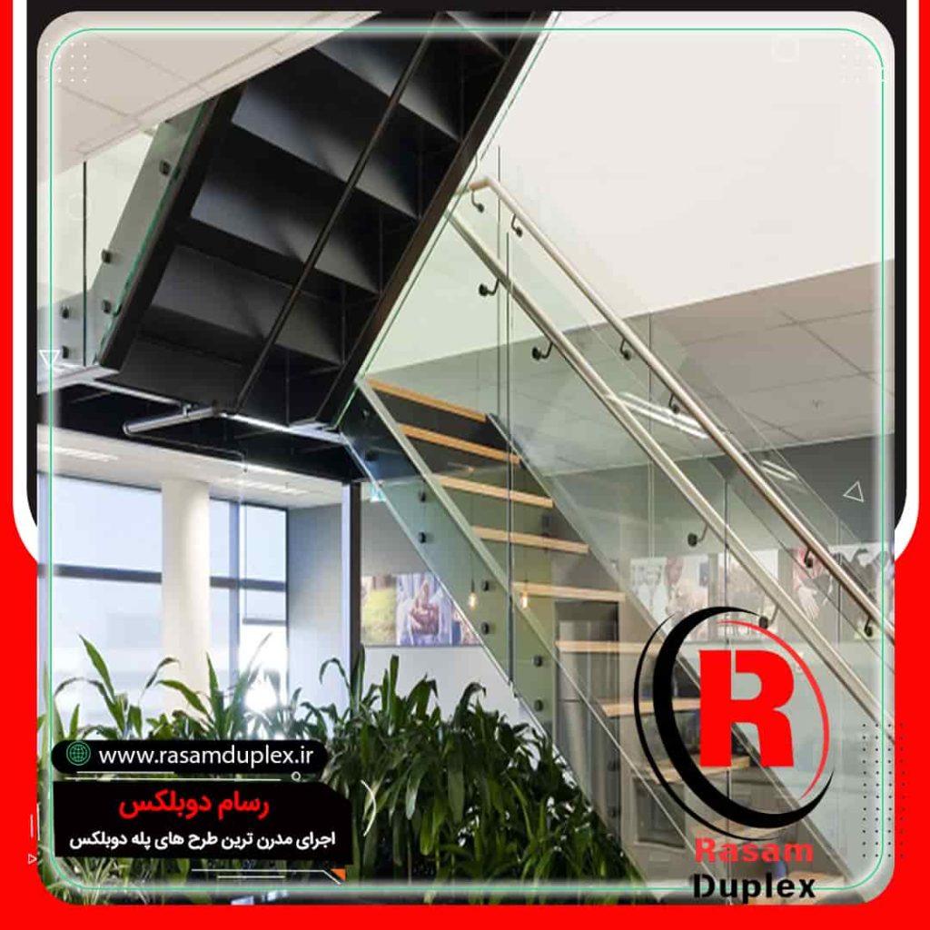 پله دوبلکس کنار دیوار