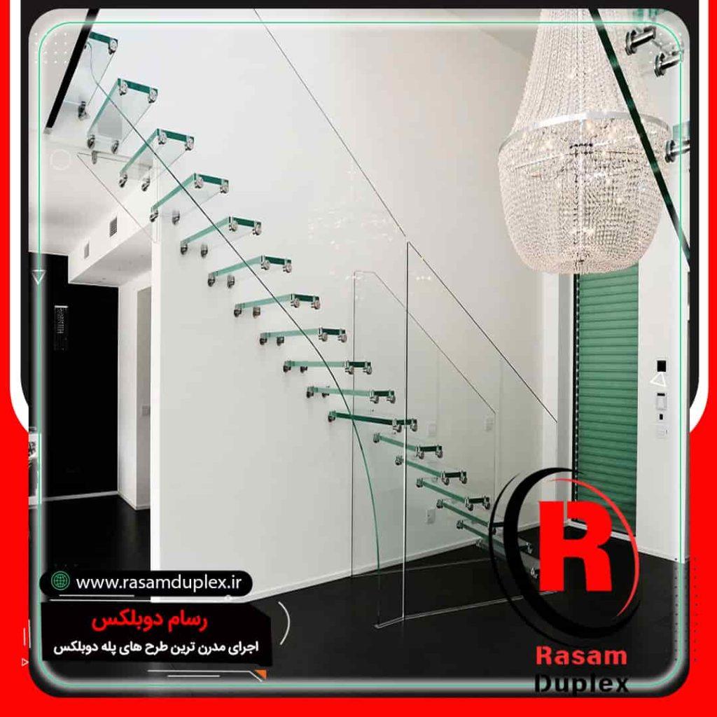 اجرای پله شیشه ای معلق با نرده شیشه ای شیک و مدرن
