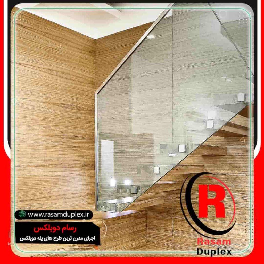 نصب پله معلق چوبی کم جا کنار دیوار