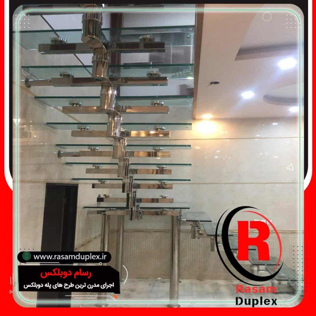 راه پله فلزی داخل ساختمان