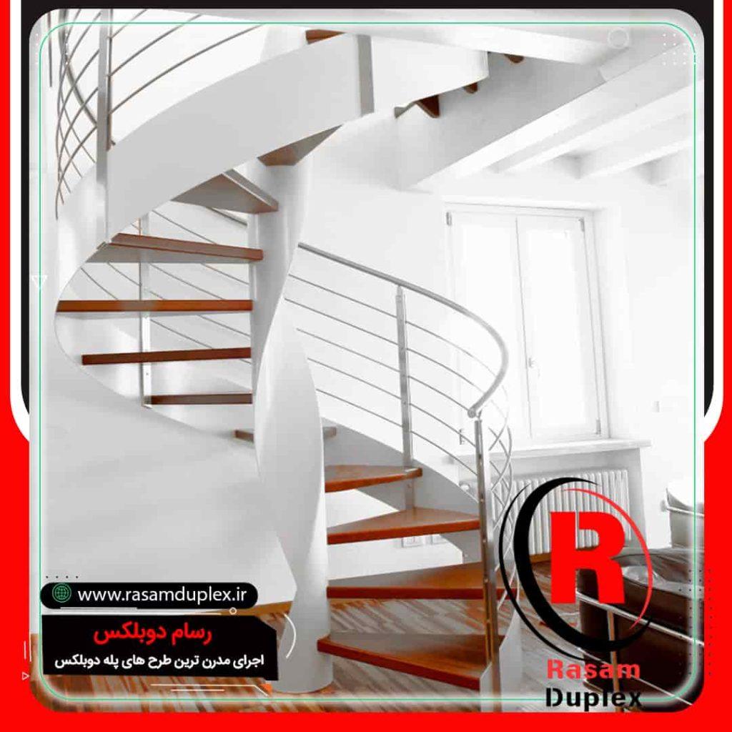 نصب پله مارپیج فلزی چوبی ویلا