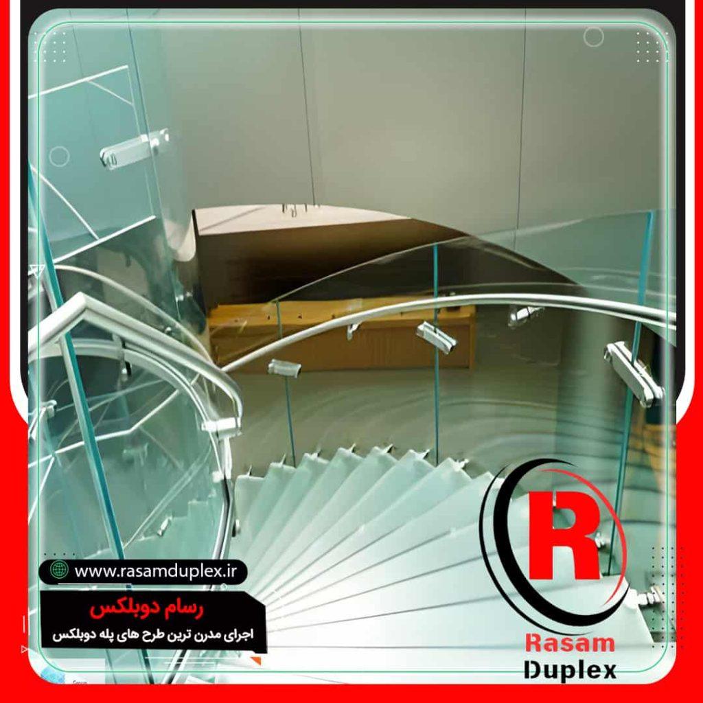 پله گرد شیشه ای برای فضای کم